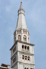 Bild "Modena_Turm2_01.jpg"